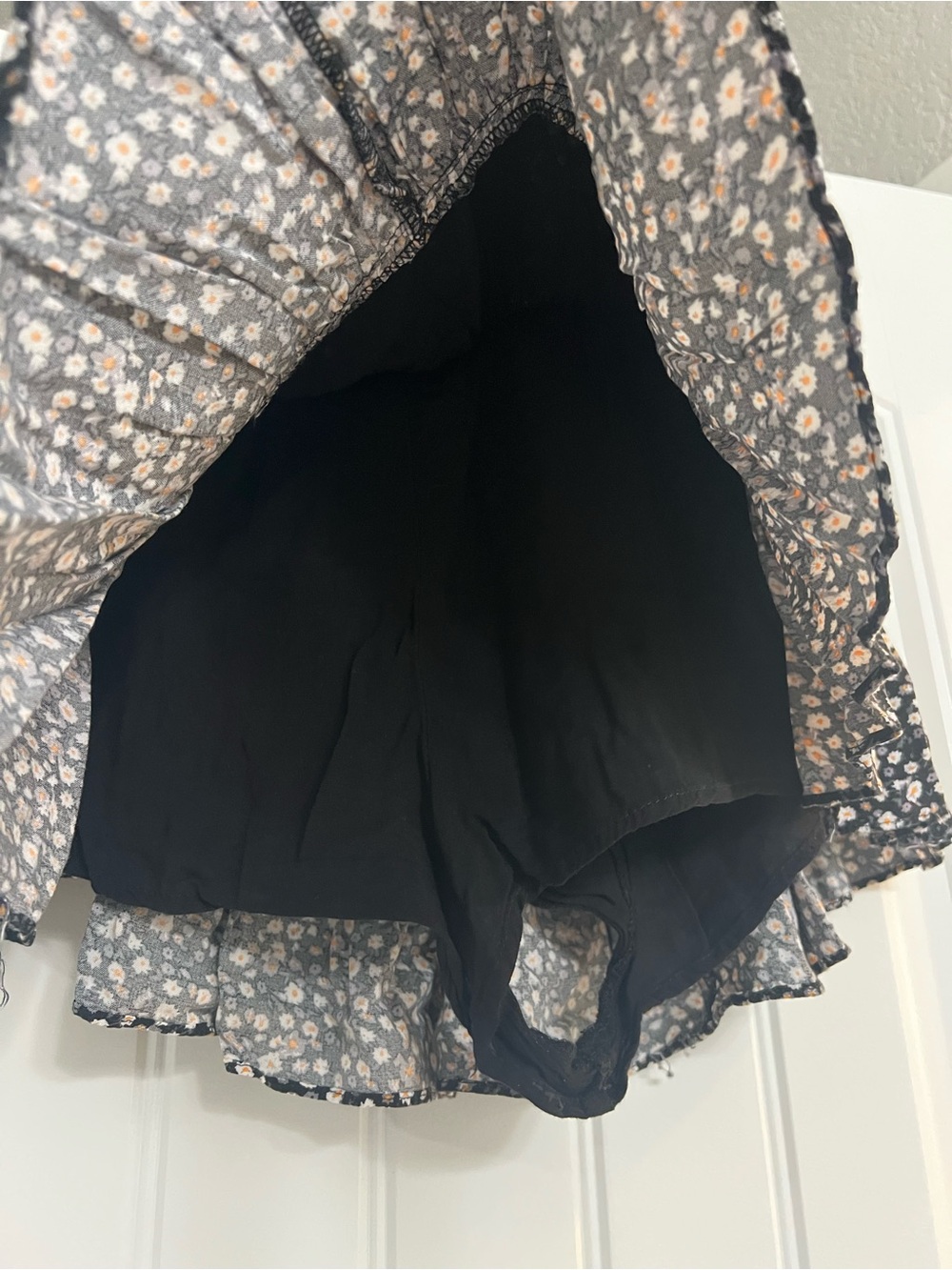 Floral Ruffle Mini Skort - Black - Picture 4 of 4